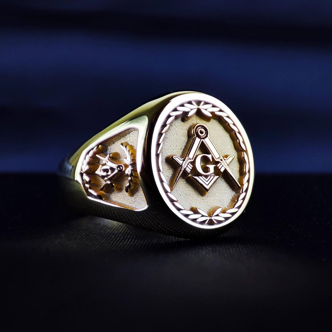 Master Mason Blue Lodge Ring - Engraved Square & Compass G With Wreath - Bricks Masons