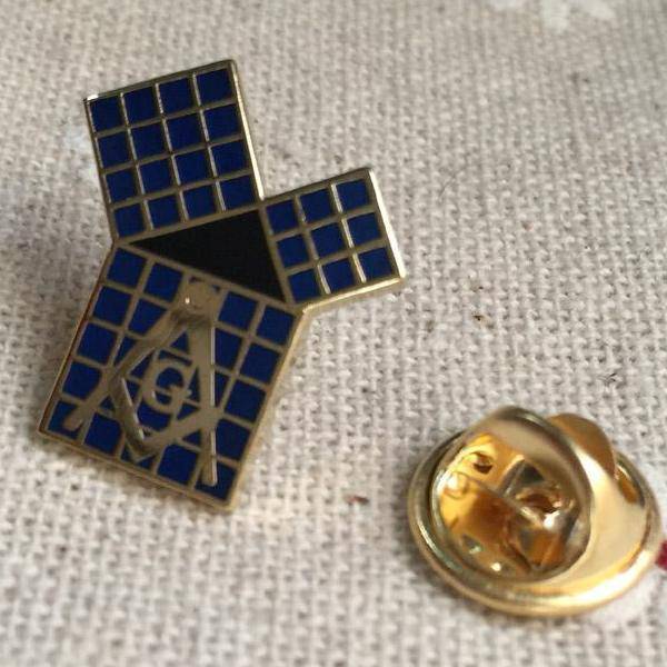 Master Mason Blue Lodge Lapel Pin - Euclid's 47th Problem Pythagorean Theorem with Grid - Bricks Masons